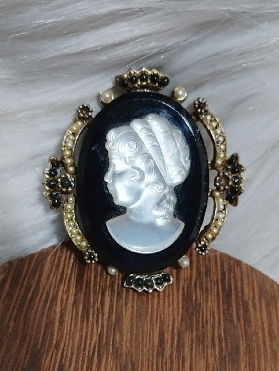 Mid Century Jewelry - SALE! Classic Black/White Mourning Lucite Cameo Brooch/Pendant